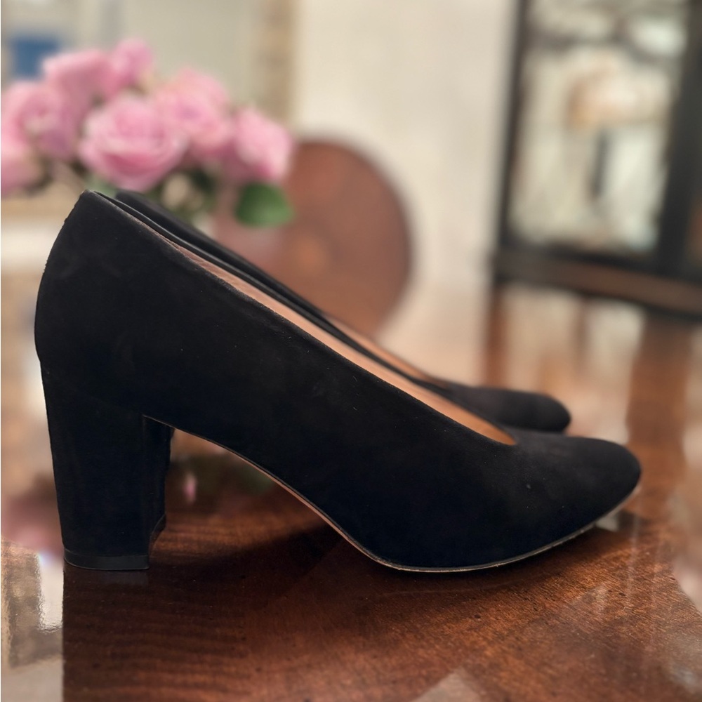 Elegant Black Women's Pumps, size 9. Stuart Weitzman